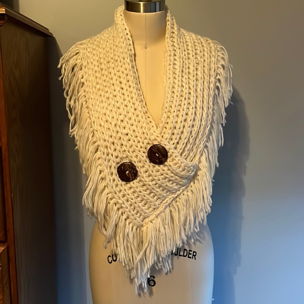 A & O cream colored sweater knit scarf